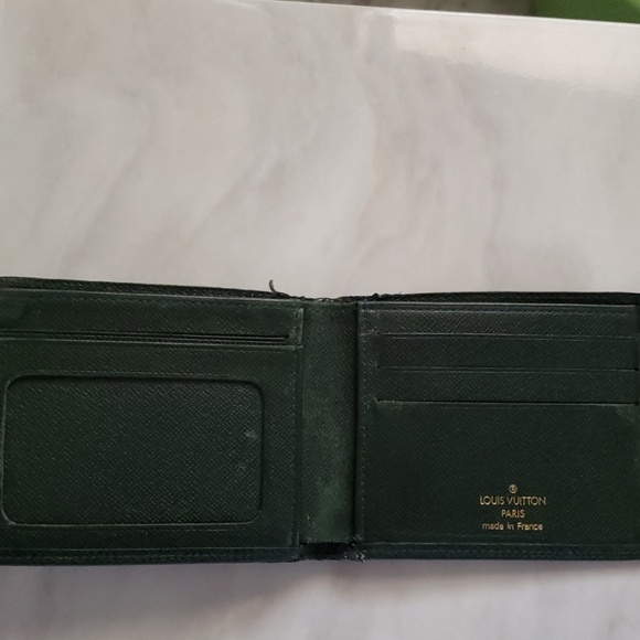 Louis Vuitton Handbags - 💯Louis Vuitton Epi Wallet/cardholder